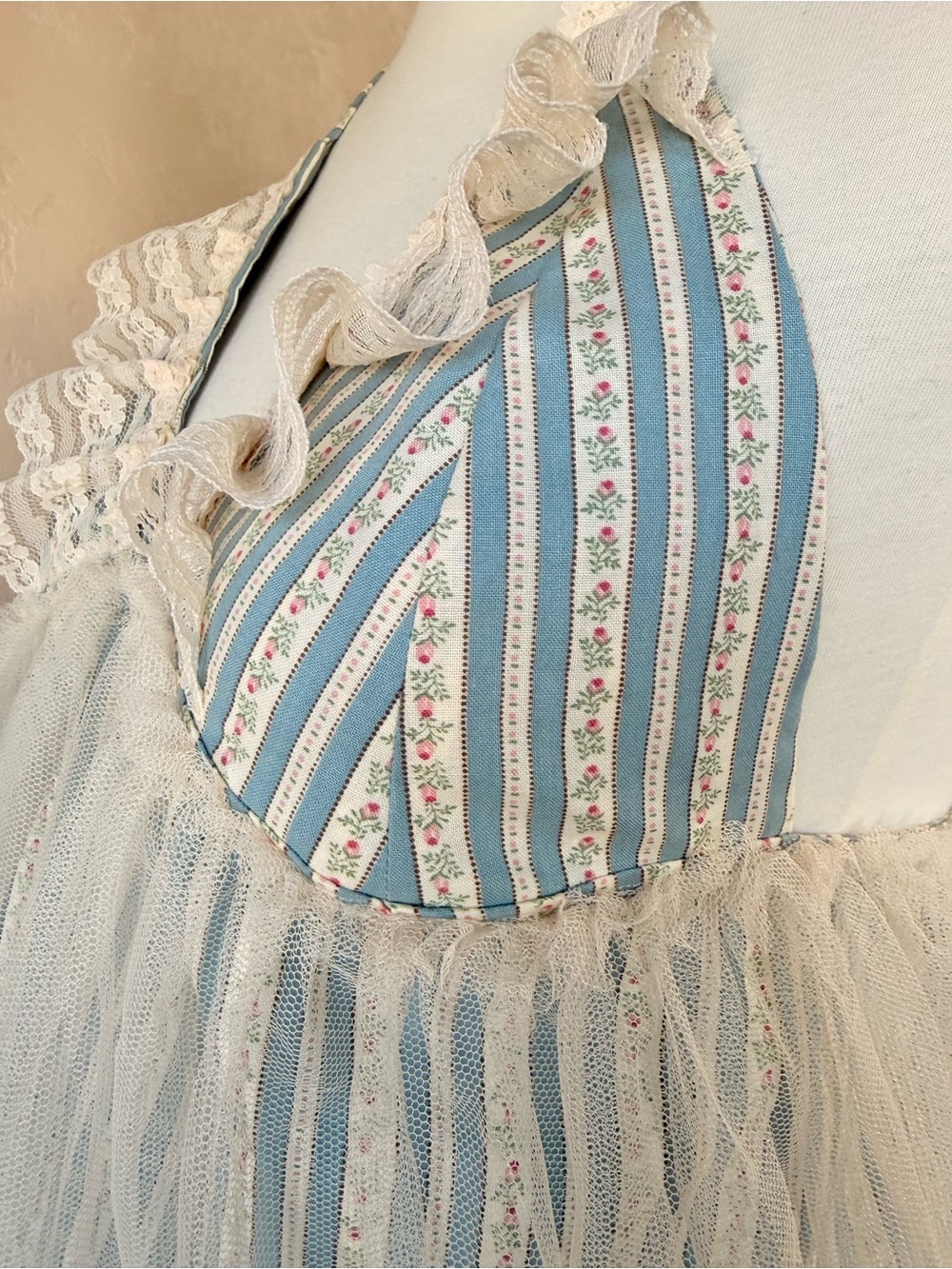 ONE-OF-A-KIND HANDMADE VINTAGE-FABRIC HALTER TOP 🩵 XS - Picture 9 of 16